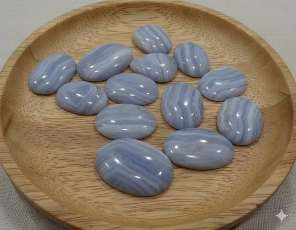 Cabochon ovale bleu annoncé en agate