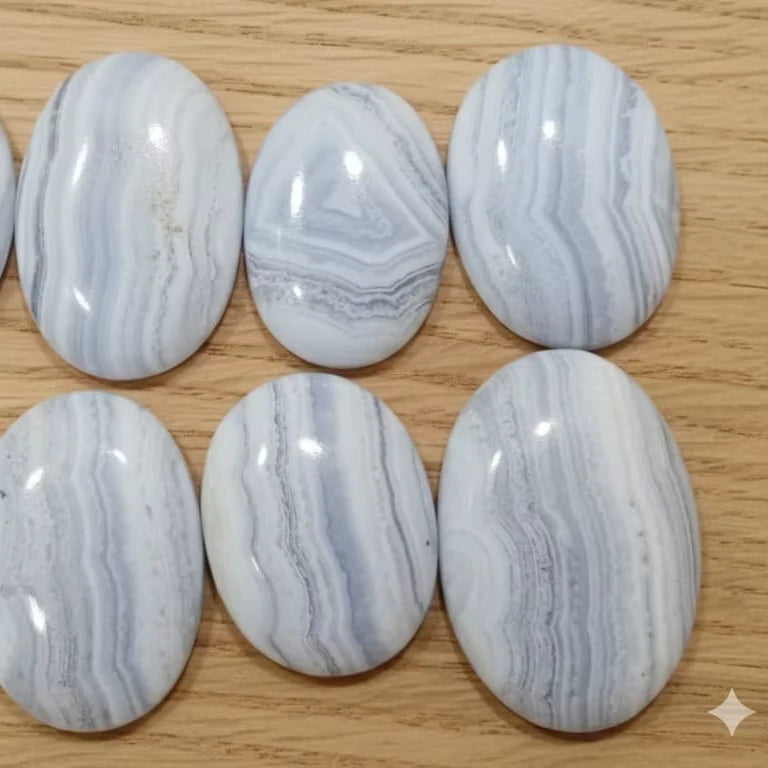 Cabochon ovale bleu annoncé en agate