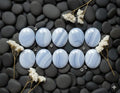 Cabochon ovale bleu annoncé en agate