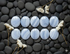Cabochon ovale bleu annoncé en agate