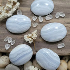 Cabochon ovale bleu annoncé en agate
