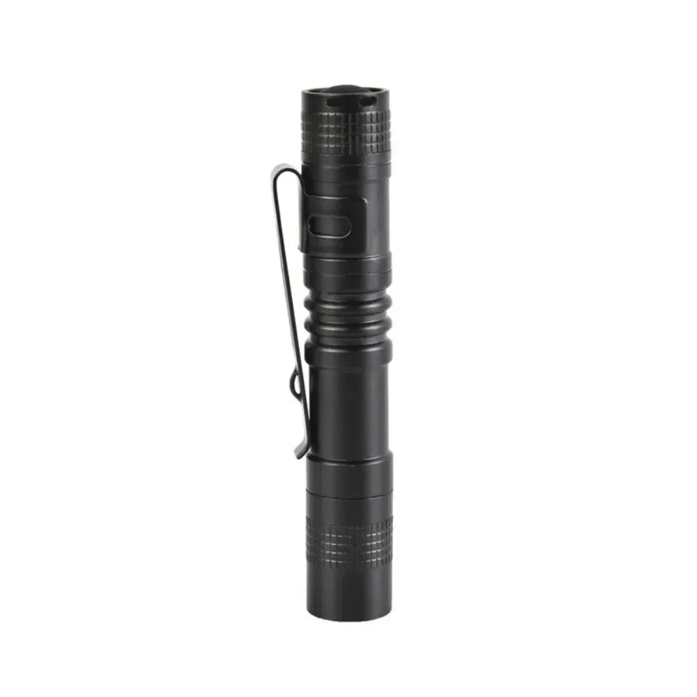 Mini lampe torche LED de poche — compacte et pratique