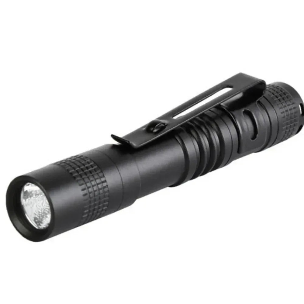 Mini lampe torche LED de poche — compacte et pratique
